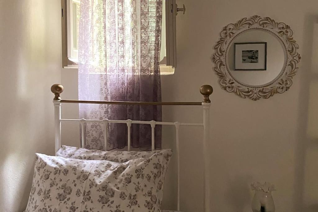 הוילה Sinarádes Siora Nina Charming Stone House Near Agios Gordios מראה חיצוני תמונה