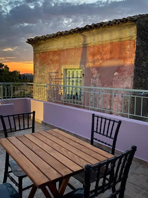 הוילה Sinarádes Siora Nina Charming Stone House Near Agios Gordios מראה חיצוני תמונה