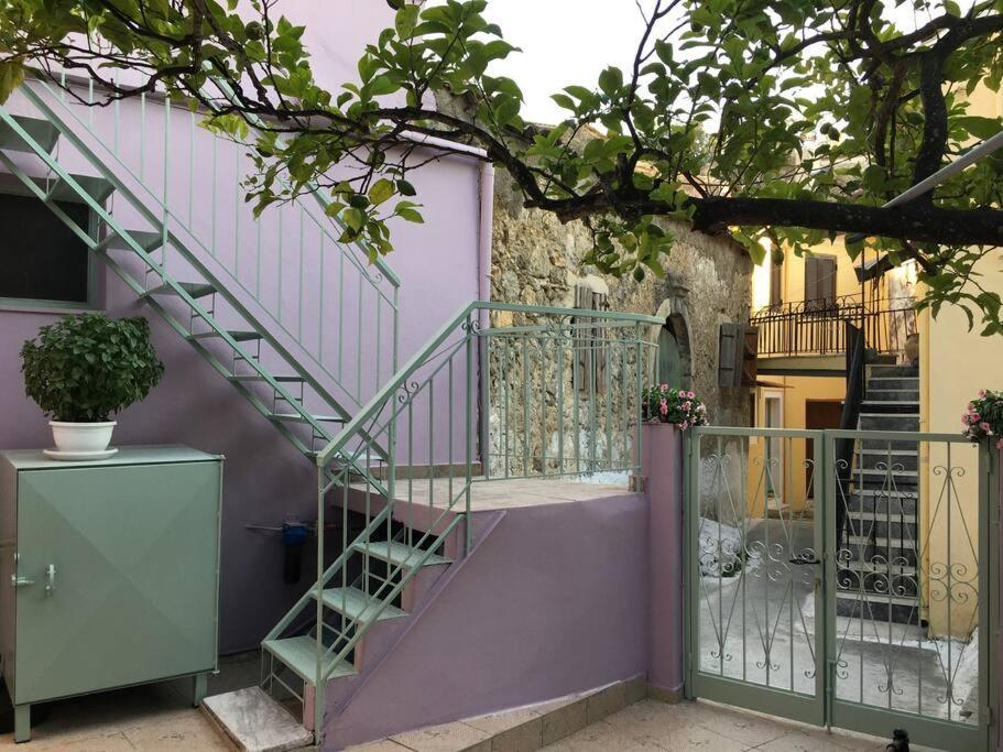 הוילה Sinarádes Siora Nina Charming Stone House Near Agios Gordios מראה חיצוני תמונה